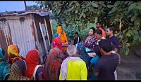 कंबल वितरण करते डॉक्टर सौरभ कुमार श्रीवास्तव उनकी पत्नी डाली
