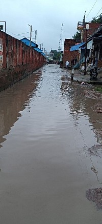 जमानिया क्रॉसिंग बाजार रोड पर जल जमाव