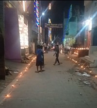 सकलडीहा थाना गली में देव दीपावली के दिन प्रजलित दिए